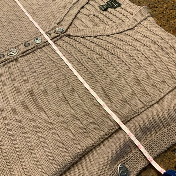 PURE hand knit sweater vest size M/L very unique buttons. Runs like a 1x - Picture 9 of 15